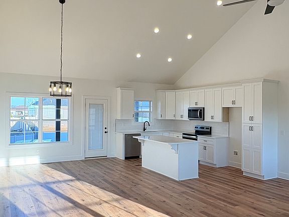 2nd image of 5380 Freesia Ln