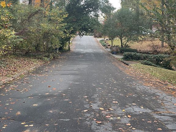 5th image of 651 Charing Cross Dr