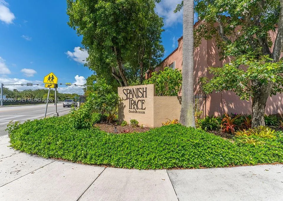 10832 N Kendall Dr #U1