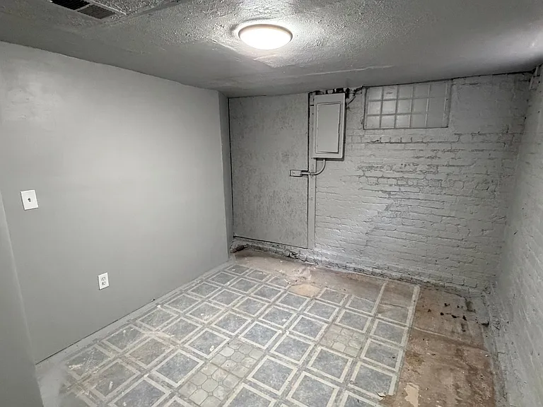 3502 Leavenworth St — Photo 7