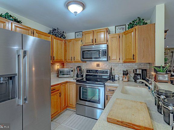 5th image of 113 Fox Meadow Dr