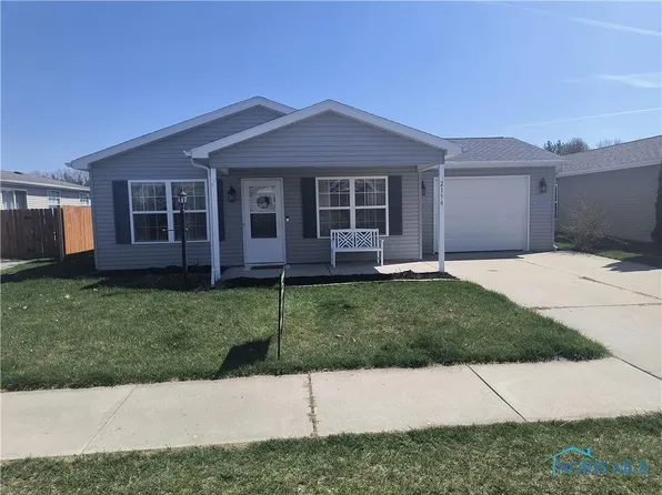 2154 Redbud Ln, Delta, OH 43515