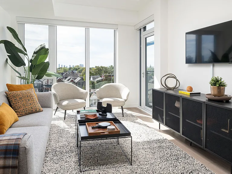 740 Dupont St #313 — Photo 4