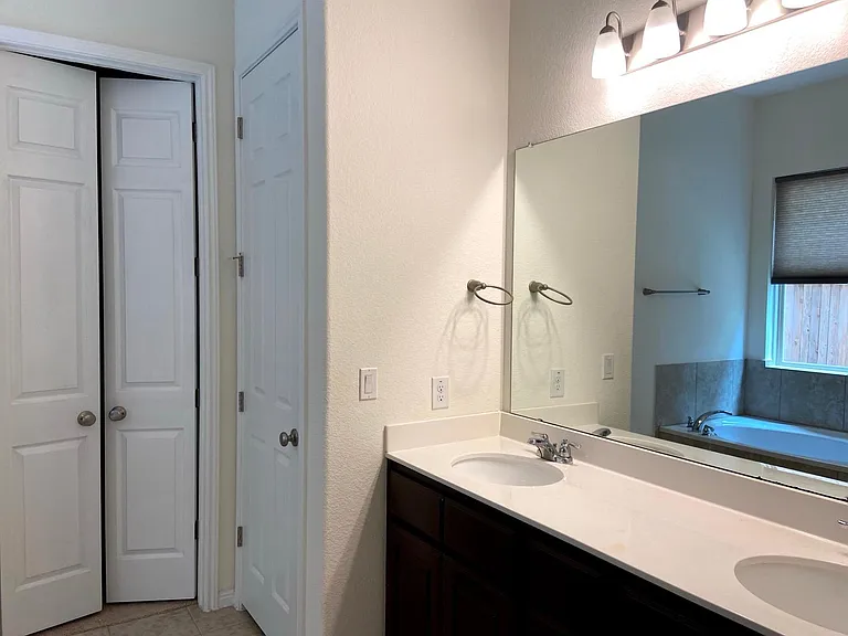 2918 Zelma Dr — Photo 10