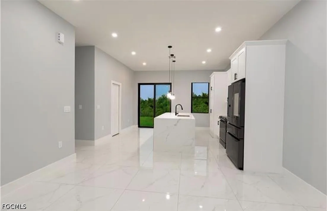 3 bed, 3.0 bath, 1057 sqft, $2,000 — Photo 1