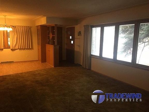 4th image of 417 1st Ave NE
