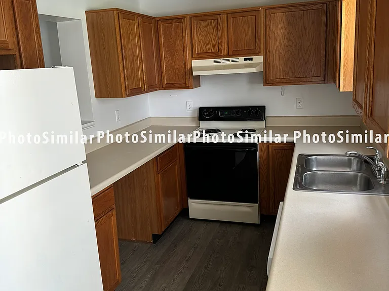 310 Chatham Sq — Photo 4