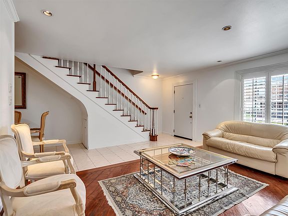 3rd image of 2121 Fountain View Dr #H1