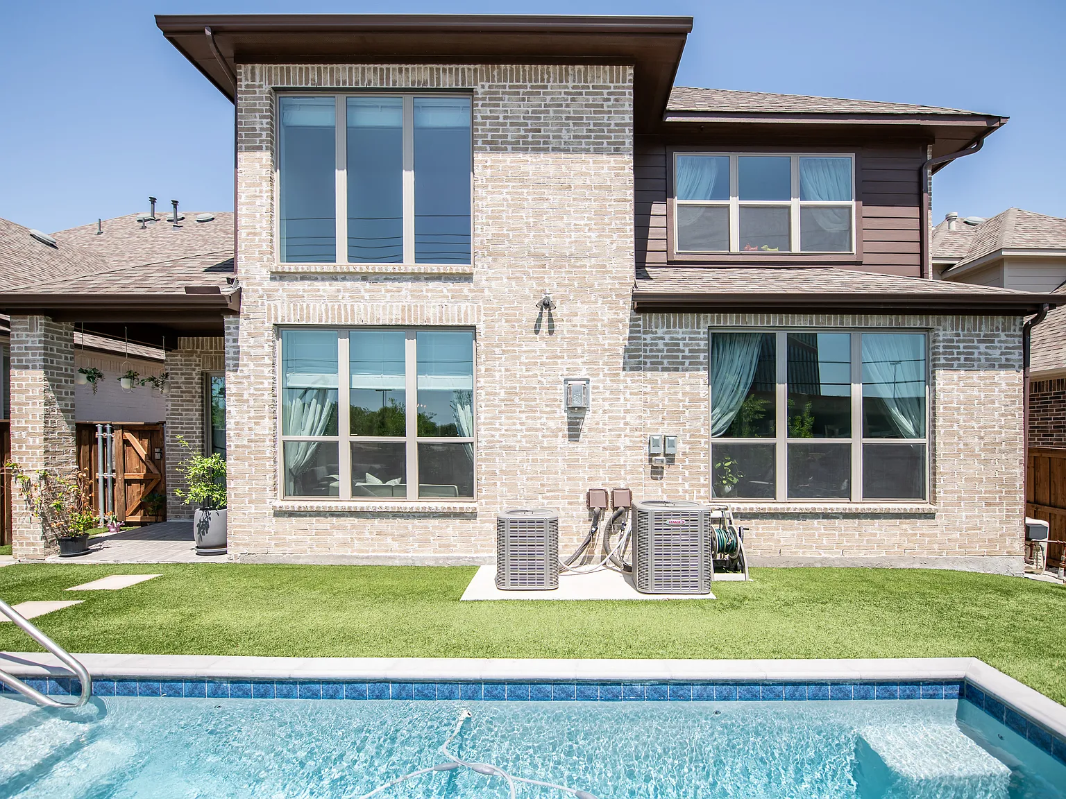 8234 Vitex Ave — Photo 2