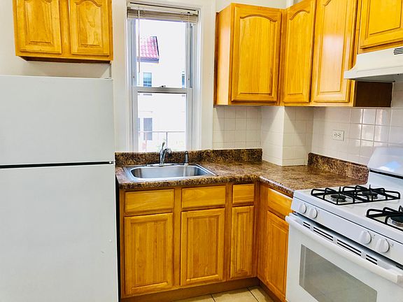 3rd image of 305 Columbus Ave APT B2