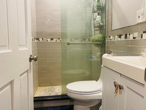 5th image of 142 Newbury Ave #2
