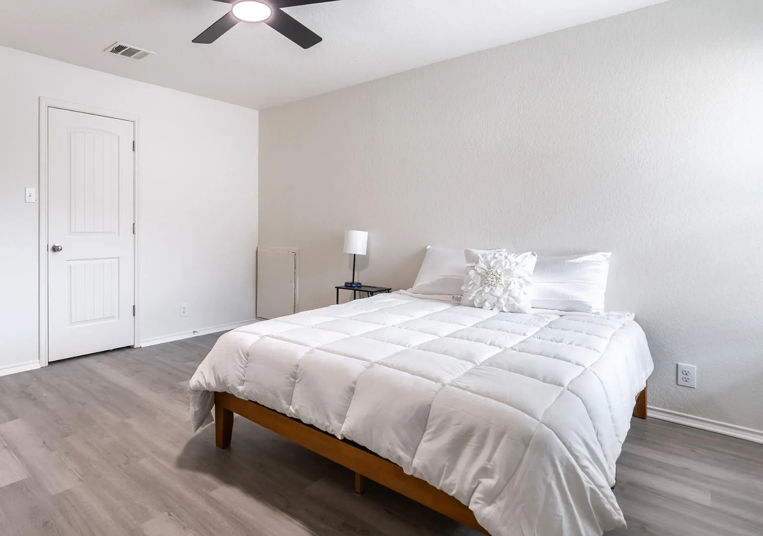 4 bed, 3.5 bath, 3114 sqft, $866 — Photo 2