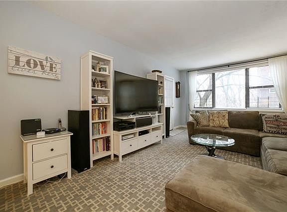 3rd image of 629 Kappock St APT 4D