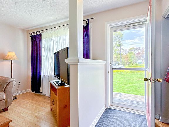 4th image of 17 Poplar Ave