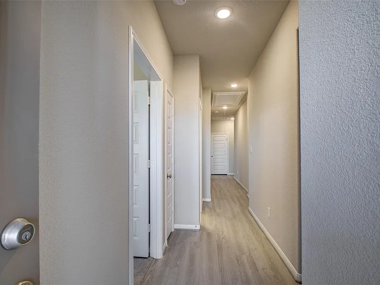 8418 Beacon Bay Cir — Photo 37