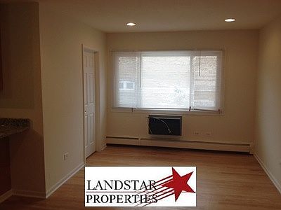 5th image of 2036 W Foster Ave APT B1