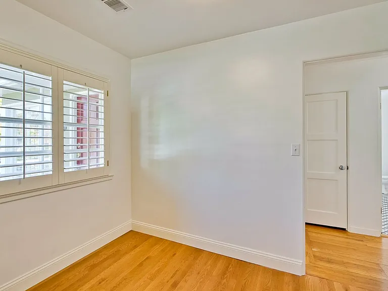 2990 Cowper St — Photo 17