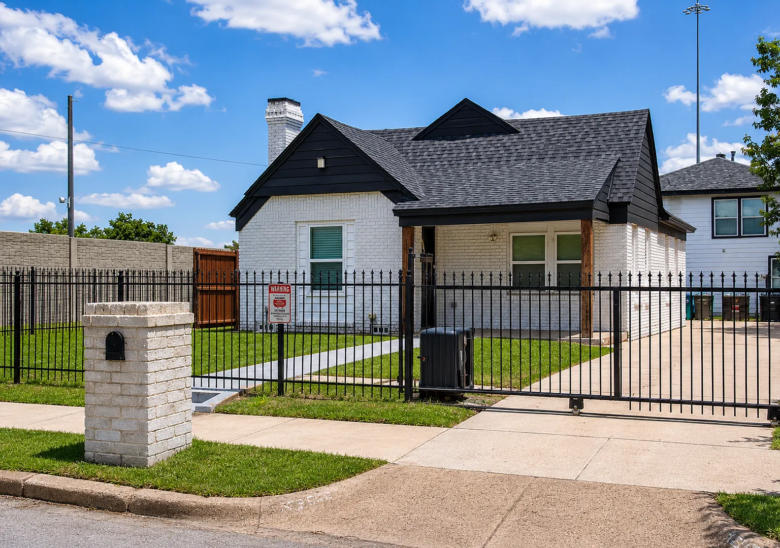 Spacious 3 Bed / 3 Bath Home with Modern Upgrades and Fenced Yard in South Dallas — Photo 3