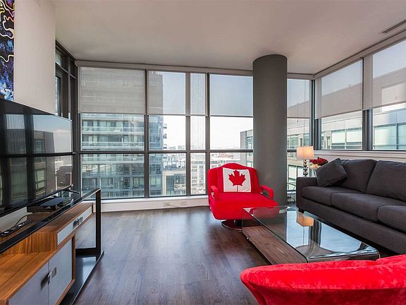 3rd image of 8 Charlotte St #1502