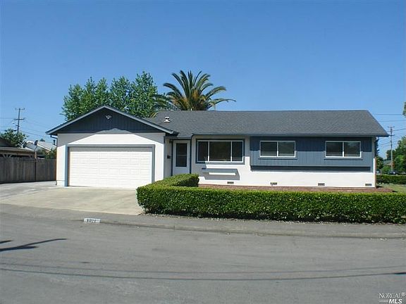2nd image of 1821 Rosewood Dr