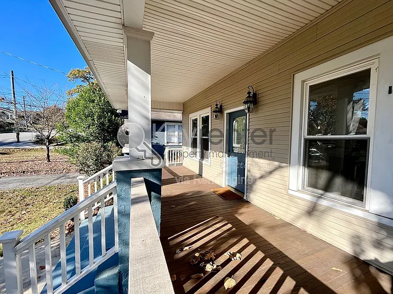 705 Barton Ave — Photo 3