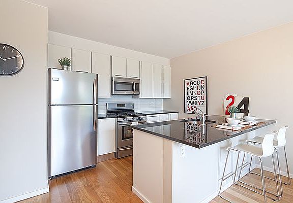 5th image of 307 Atlantic Ave APT 8A