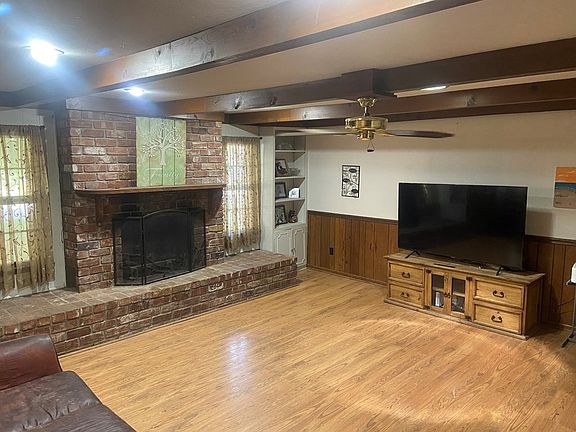 2nd image of 302 Fireside Dr