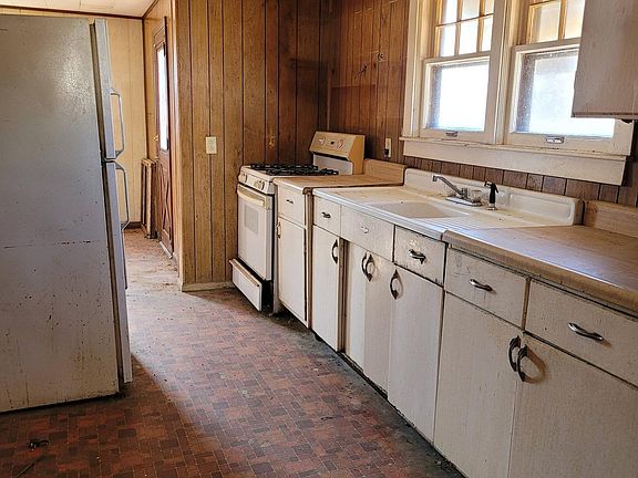 4th image of 606 Lyman St