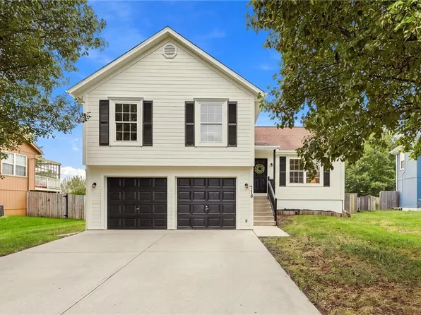 718 Shiloh Dr, Raymore, MO 64083