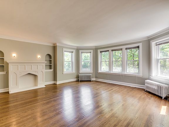 Living Room 17' by 17'