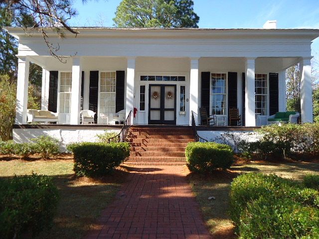 Main House 4 bdrm/3 bath/ 37' hall
						:
						Greek Revival 2845 sq ft, original heart of pine floors,