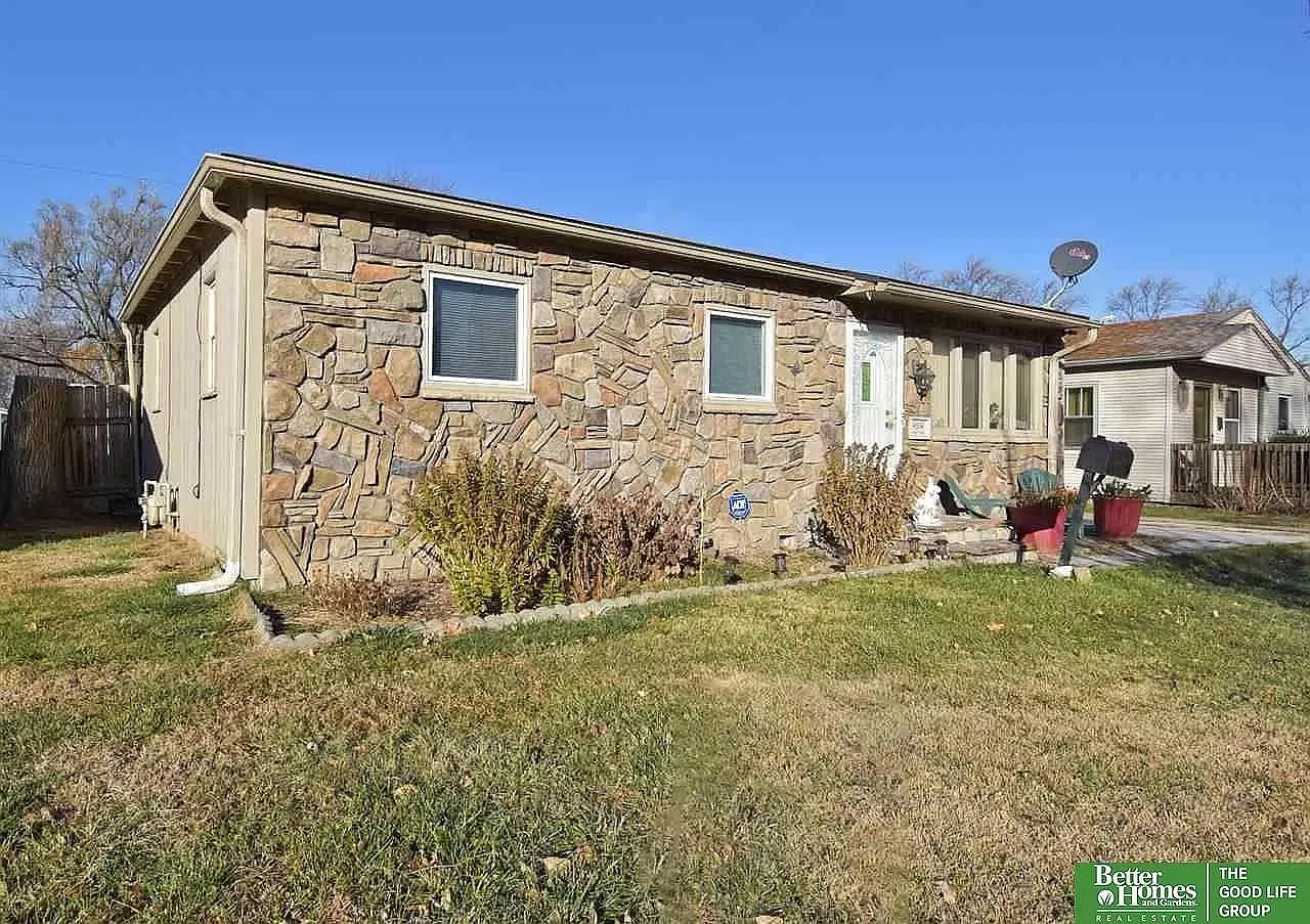 3 bed, 840 sqft, $1,750 — Photo 1