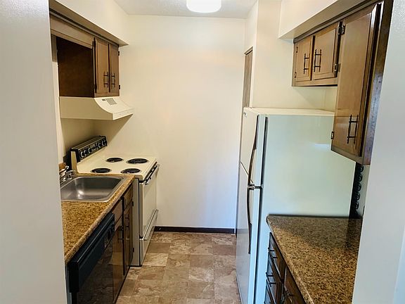 3rd image of 451 Westwood Dr Unit A5