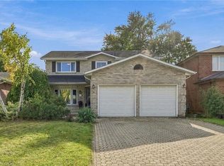 18 Rowntree Dr, Hamilton, ON L8W 2M8