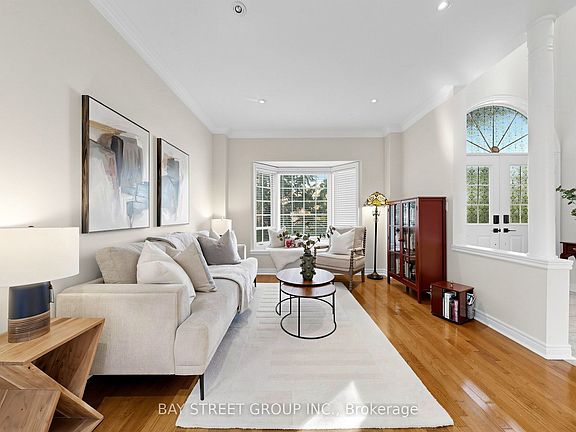 5th image of 19 Fountain Ct