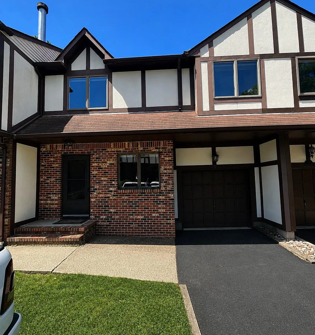 3 bed, 2.5 bath, 1837 sqft, $2,900 — Photo 1