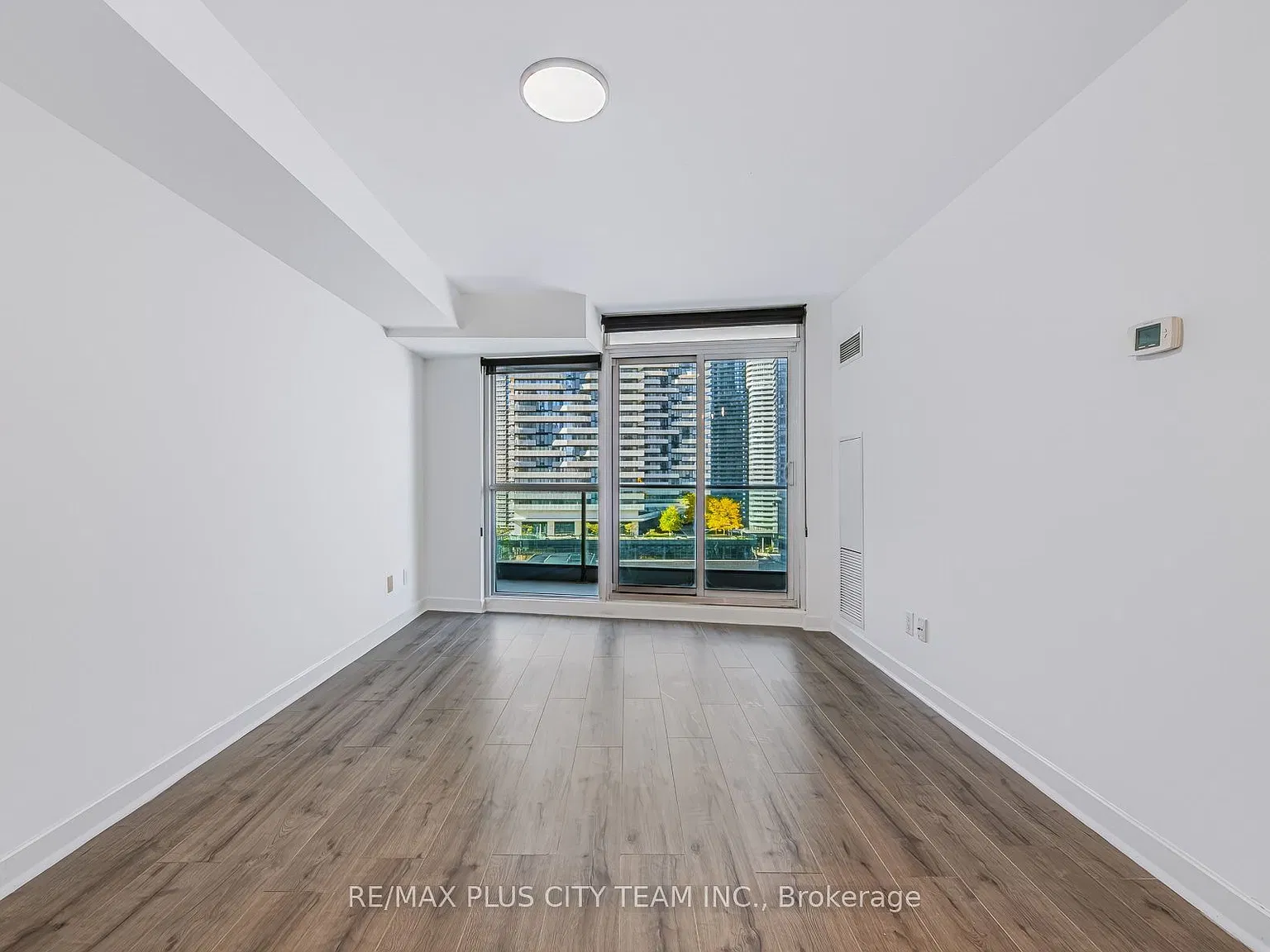 33 Bay St — Photo 4