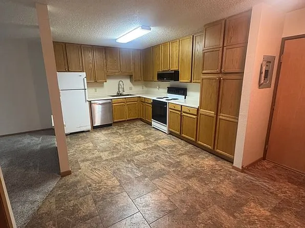 108 N 18th St #102, Estherville, IA 51334