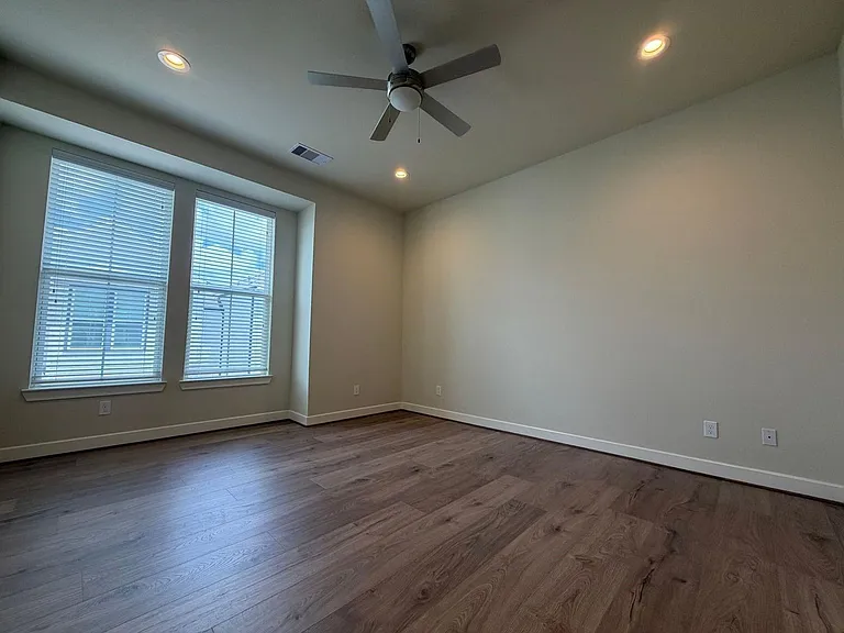 5915 Haring Ln — Photo 6