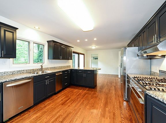 5th image of 602 N Vine St