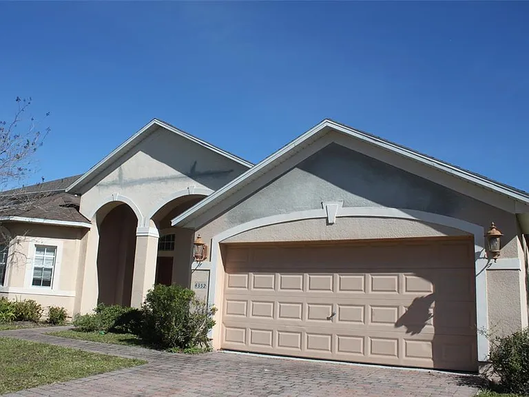 4352 Fox Glen Loop — Photo 1