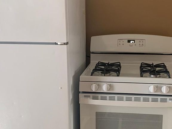 5th image of 3372 N Oakland Ave #3372