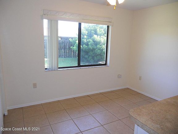 5th image of 2130 Foxwood Dr