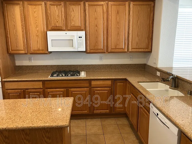 470 Shire Ct — Photo 6