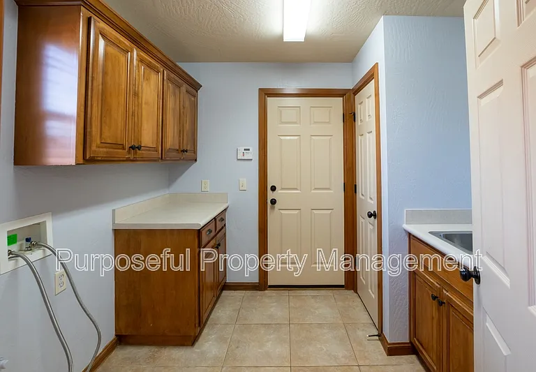 8833 NW 114th Cir — Photo 28