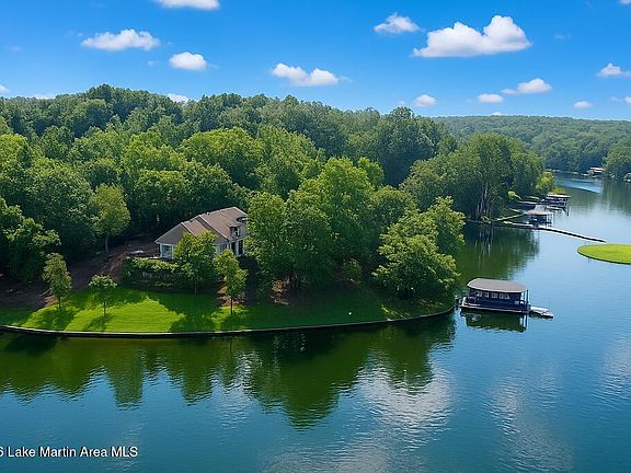 4th image of 127 Ridge Crest Dr
