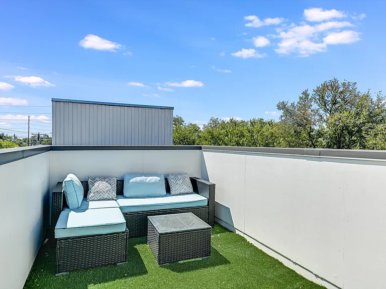 1300 Navasota St — Photo 22