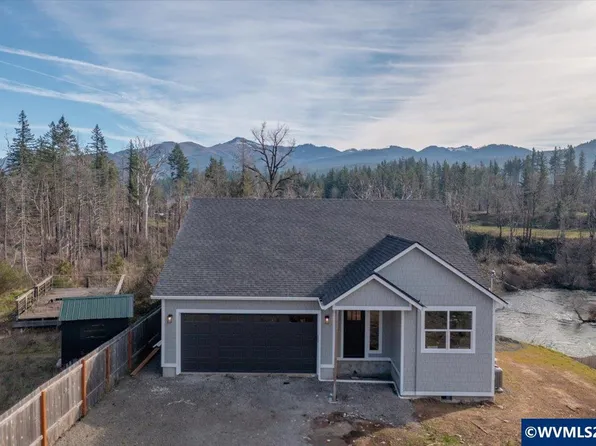 241 Dogwood Dr, Gates, OR 97346