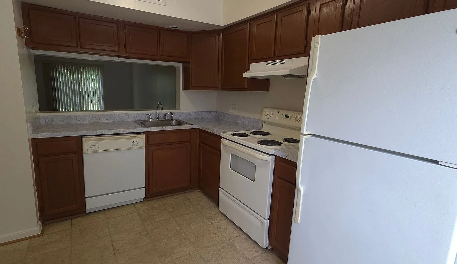 Available NOW - Freshly Updated 2 Bedroom in Columbia, MD — Photo 2