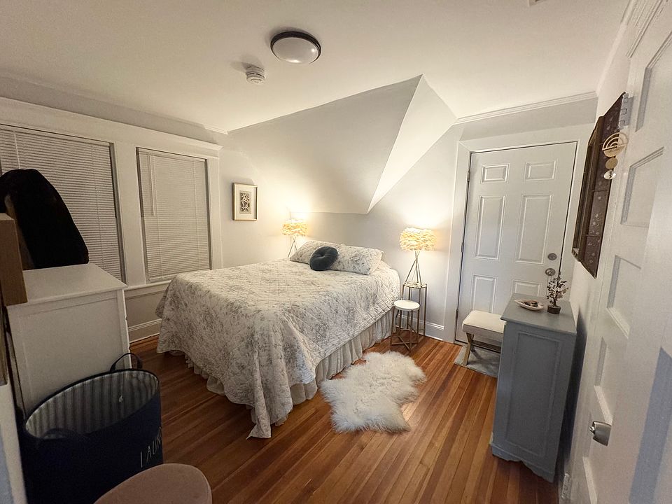 BACK BEDROOM